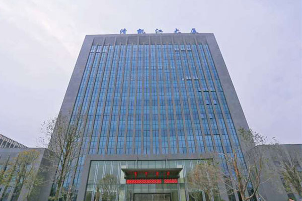 鋁單板vs不銹鋼vs鈦鋅板：武漢金屬幕墻公司分享金屬幕墻選型指南